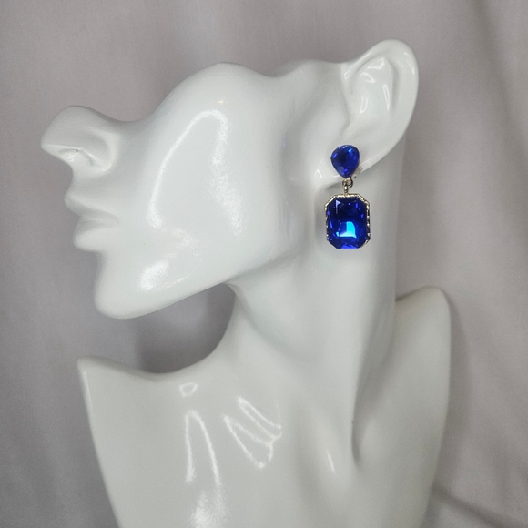 Saks Fifth Avenue Blue Rectangle Cut Rhinestone Earring Gold Tone NWT - Picture 6 of 8